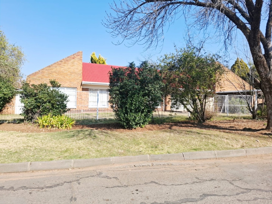 7 Bedroom Property for Sale in Brandwag Free State